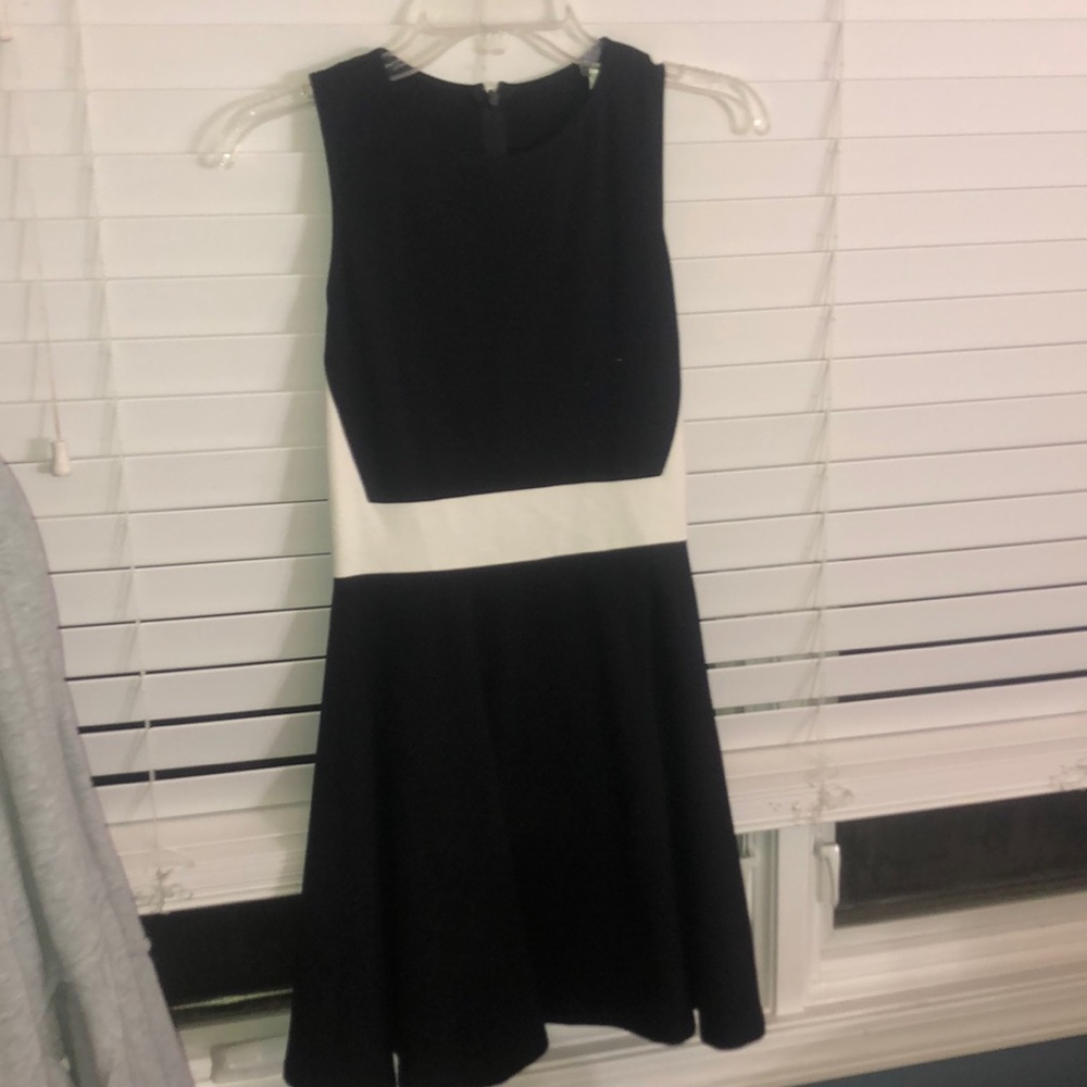 Cute fitted black and white dress